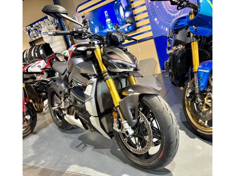 DUCATI STREETFIGHTER V4 SP  N° 1064